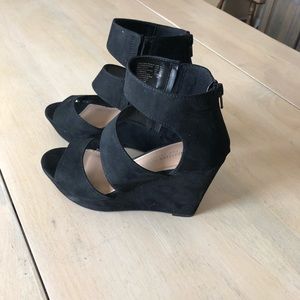Christian Siriano-Black Wedges